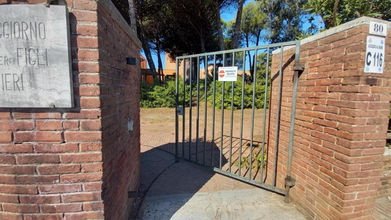 Accesso Diretto Sul Mare Maredilucecala Appartement Calambrone Buitenkant foto