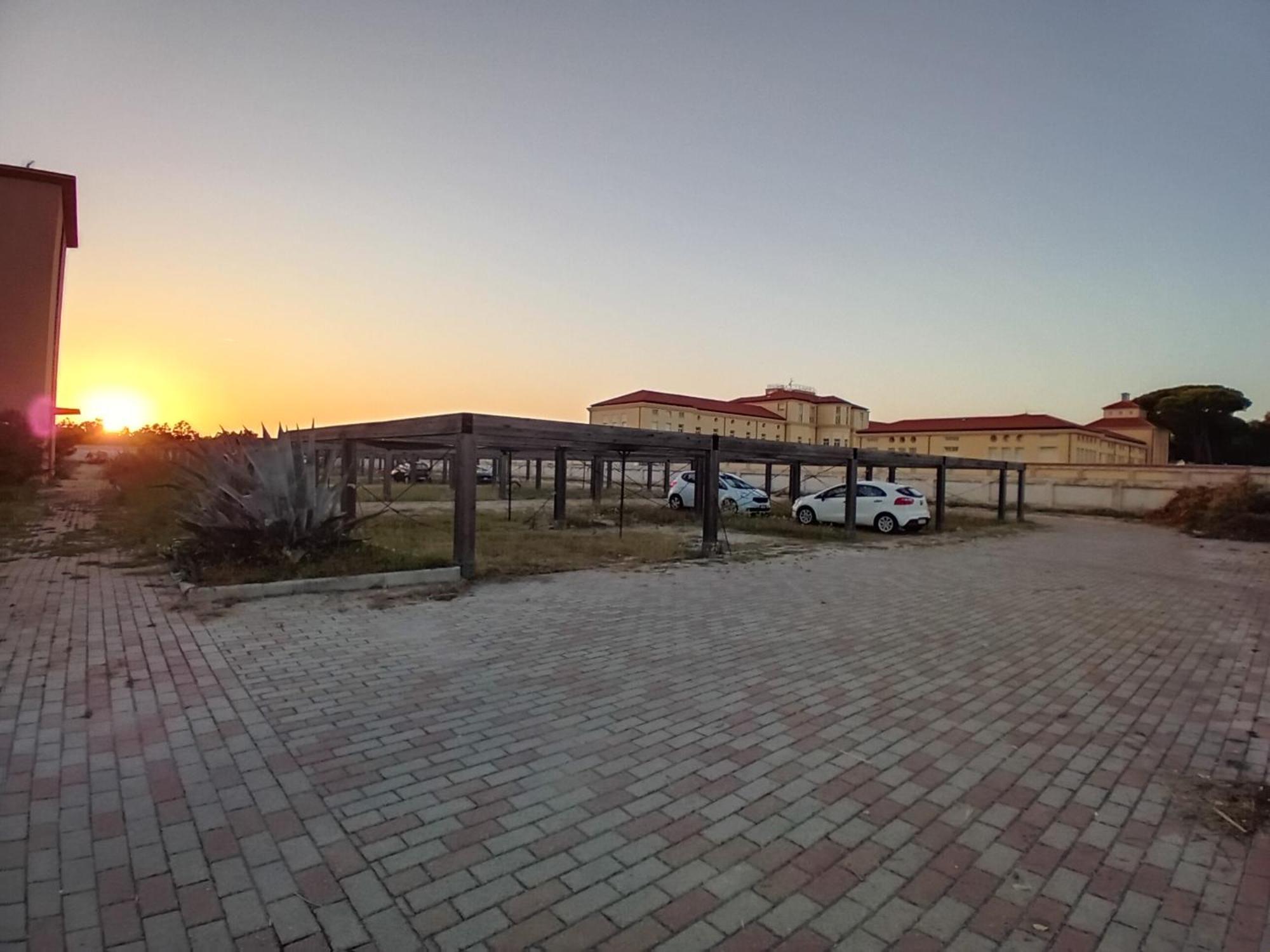 Accesso Diretto Sul Mare Maredilucecala Appartement Calambrone Buitenkant foto